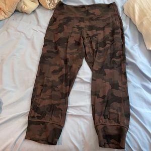 Lululemon Cropped Joggers